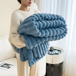 Kaninchen-Samtdecke – Warm, weich & luxuriös für Sofa & Bett